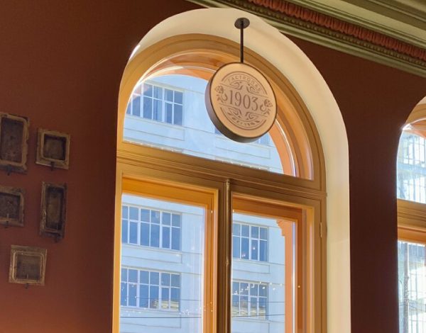 Разработан дизайн световой вывески для ресторана «1903»